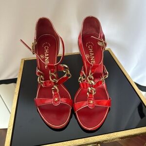 CHANEL Red Chain-Embellished pumps 36.5/6.5